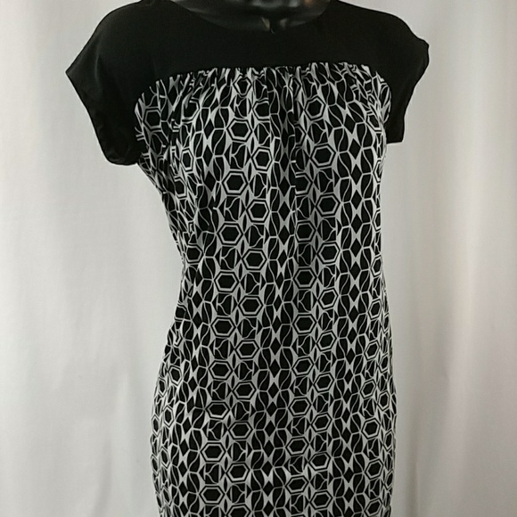 EXPRESS XS B&W Dress - Picture 7 of 7